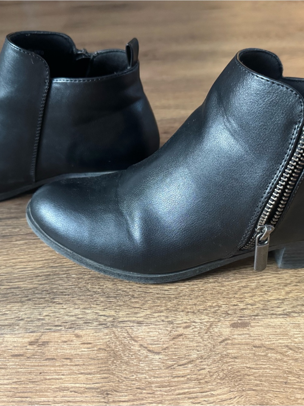 Black Women's Leather Ankle Boot with Side Zip
